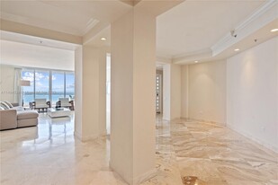 808 Brickell Key Dr in Miami, FL - Building Photo - Building Photo