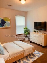 105-107 Golfview Dr in Pleasant Hill, MO - Building Photo - Building Photo