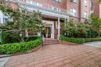 Longfellow Hall Condo in Forest Hills, NY - Foto de edificio - Building Photo