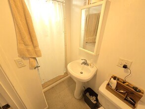 5 8th St, Unit 2 in Cambridge, MA - Foto de edificio - Building Photo