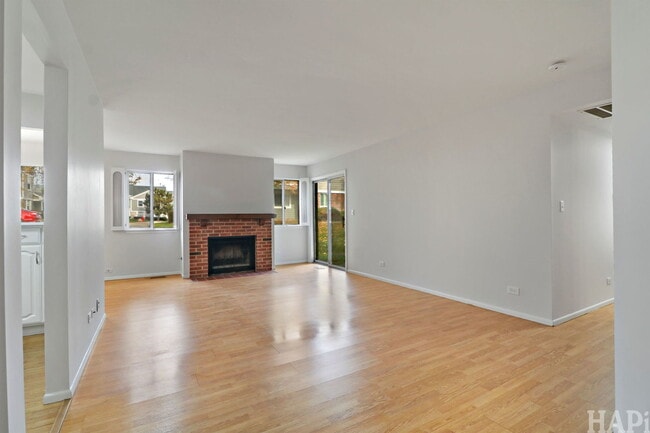 602 Eastview Ct in Schaumburg, IL - Foto de edificio - Building Photo