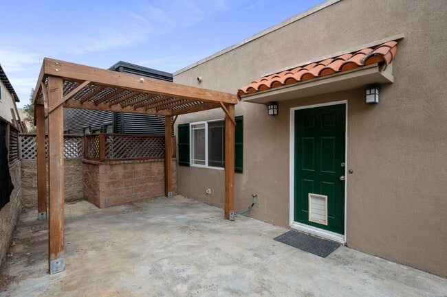 301 S Lucia Ave in Redondo Beach, CA - Building Photo - Building Photo
