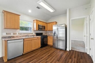 8222 Sugar Cane Dr in Baytown, TX - Building Photo - Building Photo