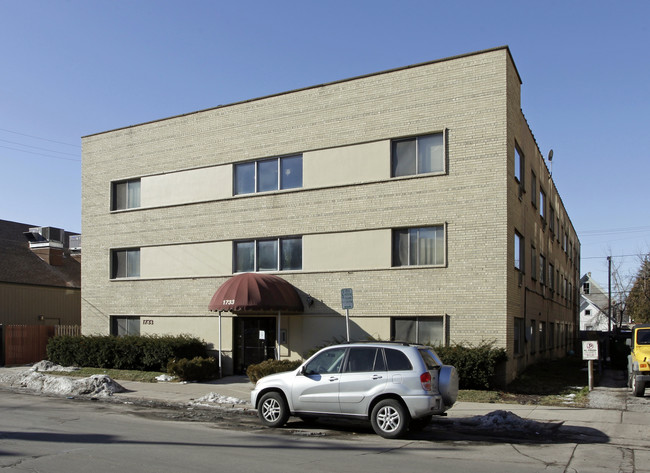 1733 N Cambridge Ave in Milwaukee, WI - Foto de edificio - Building Photo