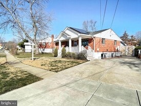 4901 Boiling Brook Pkwy in Rockville, MD - Building Photo