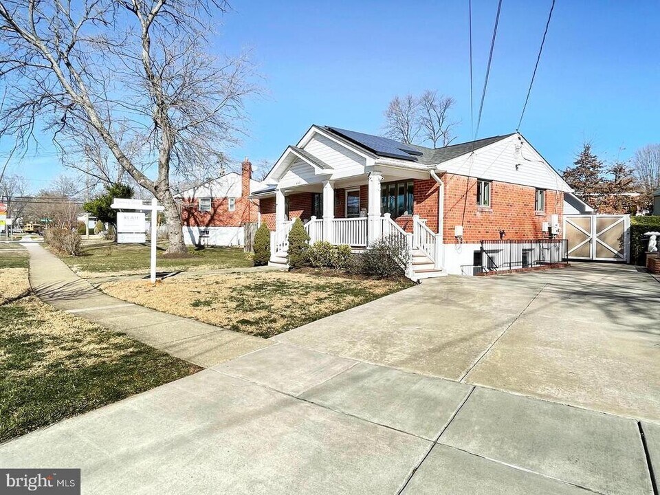 4901 Boiling Brook Pkwy in Rockville, MD - Building Photo