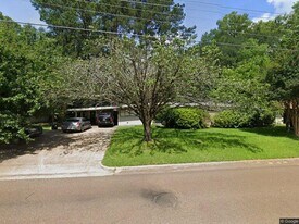 5135 Ridgewood Rd in Jackson, MS - Building Photo