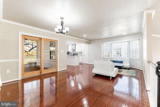 7716 Green Garland Dr in Springfield, VA - Building Photo - Building Photo