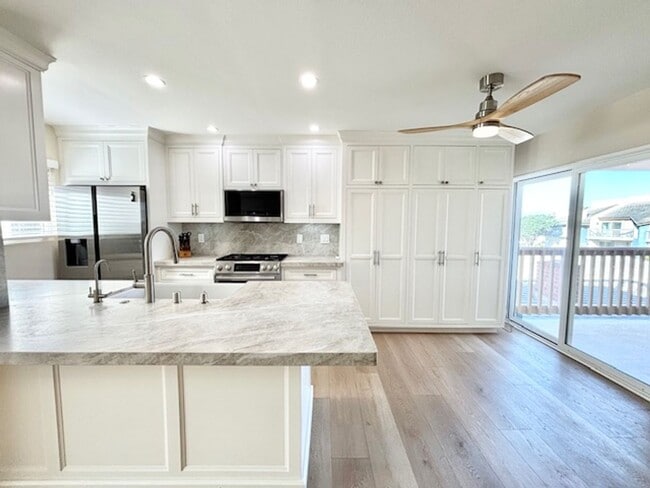 property at 3725 Sunset Ln