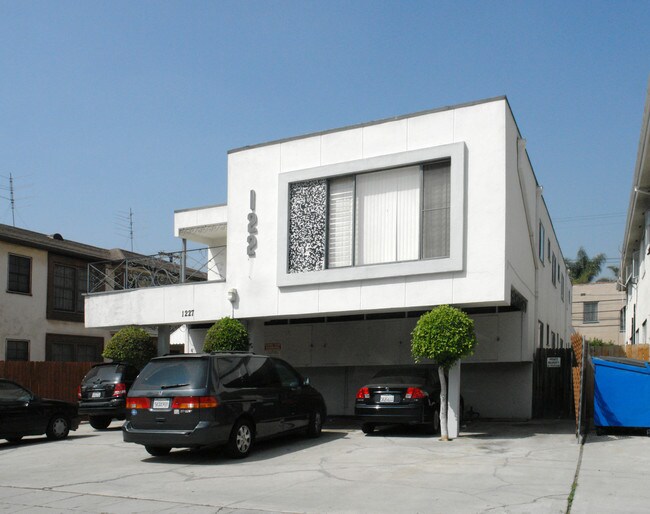 1227 S Holt Ave in Los Angeles, CA - Building Photo - Building Photo