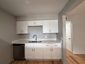 9221 Tudor Dr in Tampa, FL - Building Photo - Building Photo