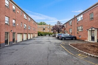 River Edge Commons in River Edge, NJ - Foto de edificio - Building Photo