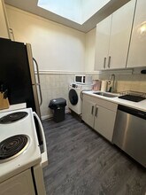 425 W 36th St. in New York, NY - Building Photo - Building Photo