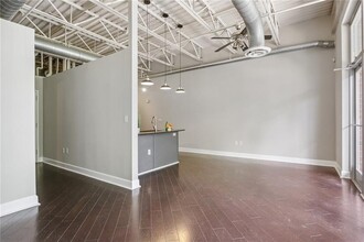 5200 Peachtree Rd in Atlanta, GA - Building Photo - Building Photo