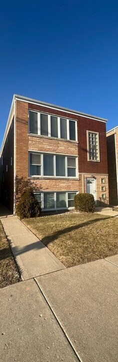 5754 W Montrose Ave in Chicago, IL - Building Photo