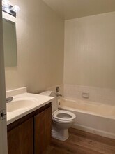 80 Alamos Ave in Clovis, CA - Building Photo - Building Photo