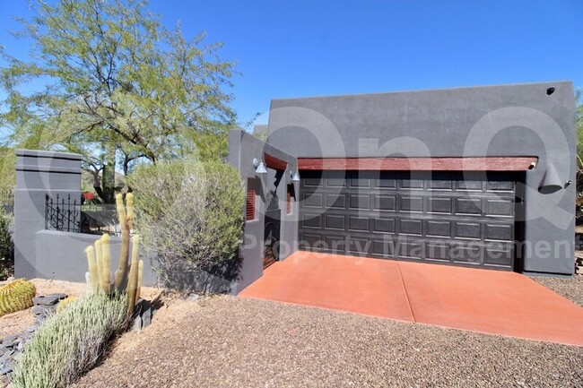 6022 E Carriage Dr in Cave Creek, AZ - Building Photo - Building Photo