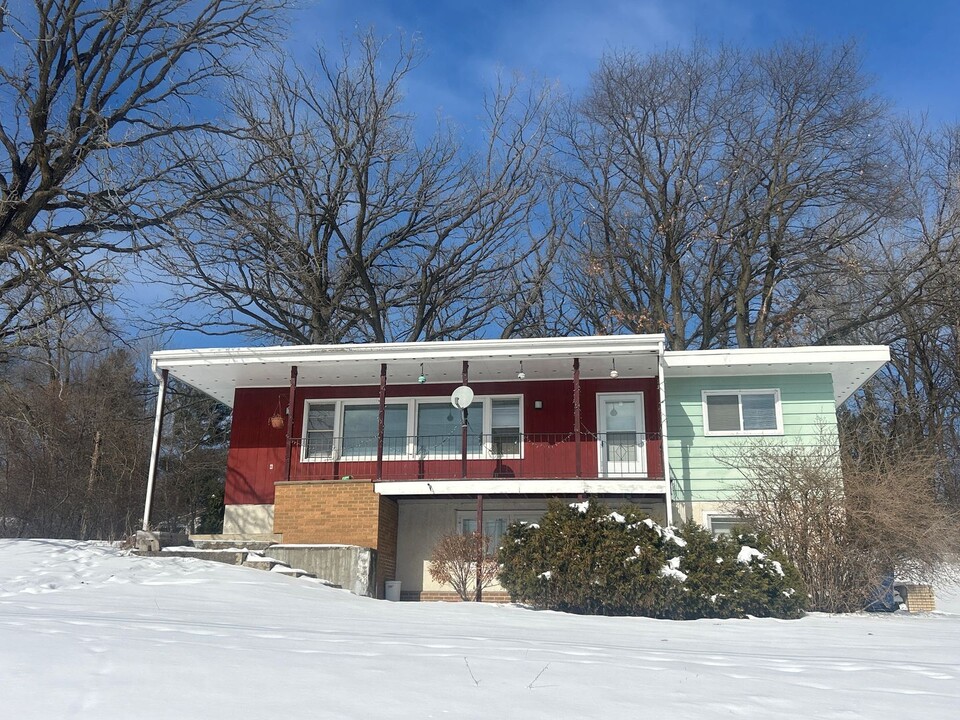 2595 County Rd F East in White Bear Lake, MN - Building Photo