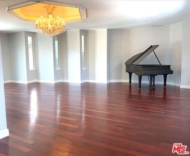 911 Teakwood Rd in Los Angeles, CA - Building Photo - Building Photo