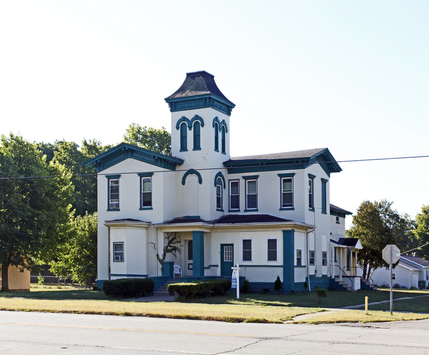 200 E Chicago in White Pigeon, MI - Foto de edificio