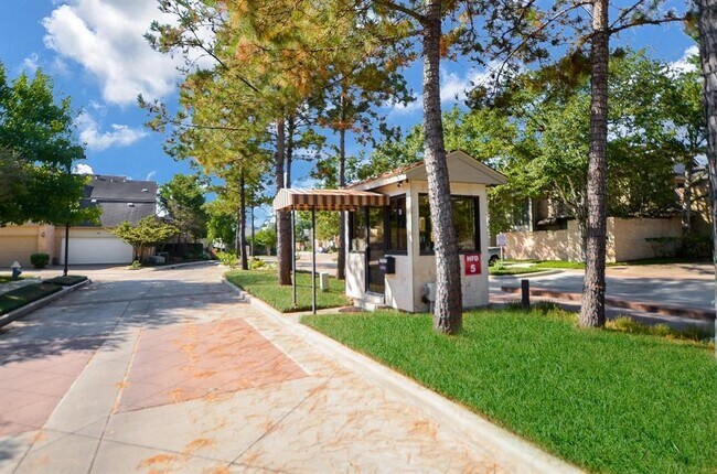 12625 Memorial Dr in Houston, TX - Building Photo - Building Photo