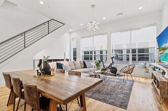 5802 Lindell Ave in Dallas, TX - Building Photo - Building Photo