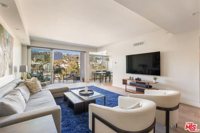 property at 818 N Doheny Dr