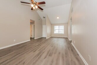 2081 Wedgewood Dr in Stone Mountain, GA - Building Photo - Building Photo