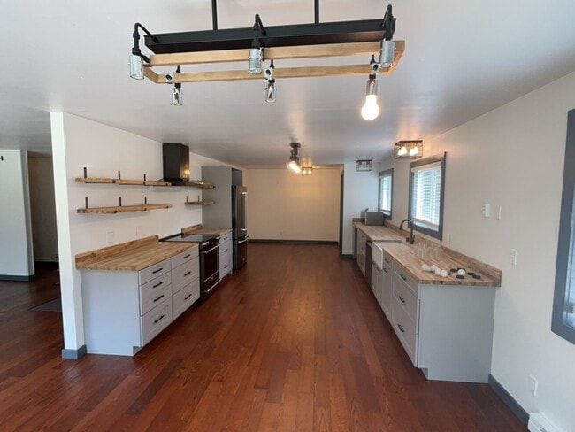 3451 Haynie Rd in Blaine, WA - Building Photo - Building Photo