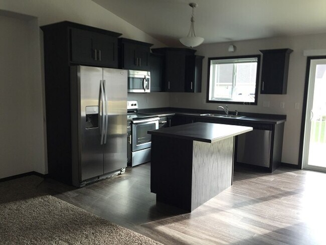 1019 29th Ave W in West Fargo, ND - Building Photo - Building Photo