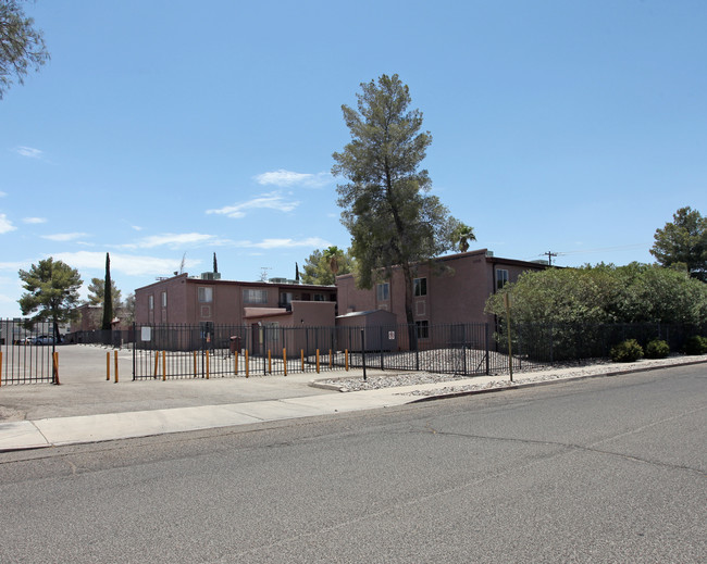 Corleone Apartments in Tucson, AZ - Foto de edificio - Building Photo