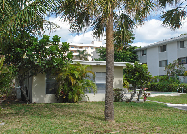 3205 NE 13th St in Pompano Beach, FL - Foto de edificio - Building Photo