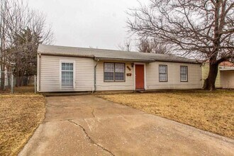 2211 NW 26th St in Lawton, OK - Building Photo - Building Photo