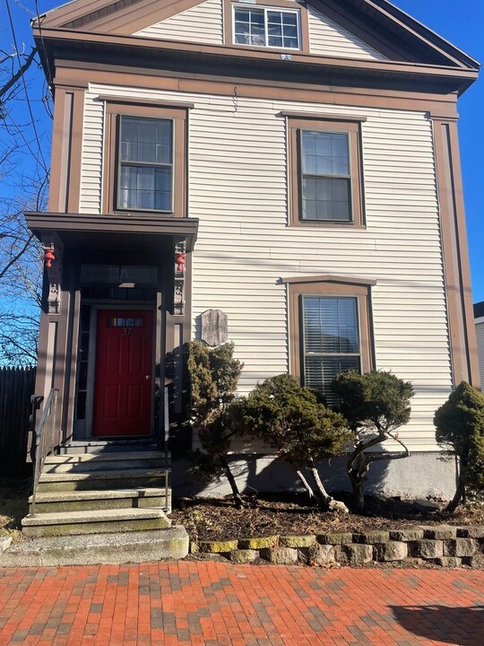 37 High St in Portland, ME - Foto de edificio