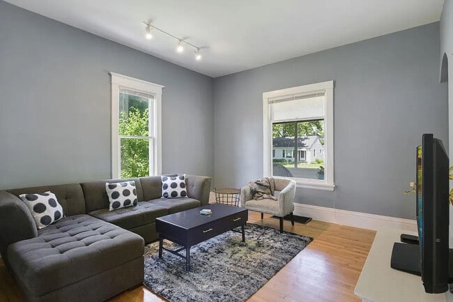 3935 Hubbard Ave N in Minneapolis, MN - Building Photo - Building Photo