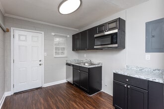 Redstone Commons Apartments in Columbus, GA - Building Photo - Interior Photo