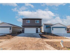 6733 67th Ave S in Horace, ND - Building Photo