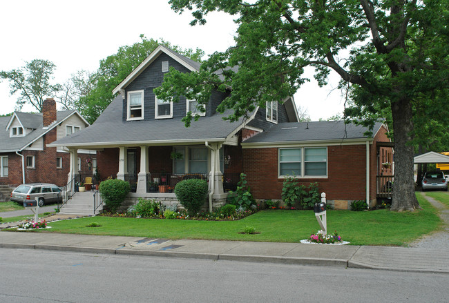 1202 Beechwood Ave in Nashville, TN - Foto de edificio - Building Photo