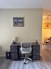 8207 De Longpre Ave in West Hollywood, CA - Building Photo - Building Photo