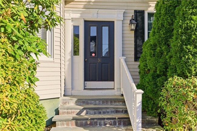 31 Bayside Ave in Newport, RI - Foto de edificio - Building Photo