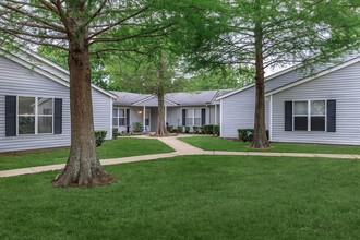 Villas Of Sunnyside - 40 + Senior Living in Beaumont, TX - Foto de edificio - Building Photo