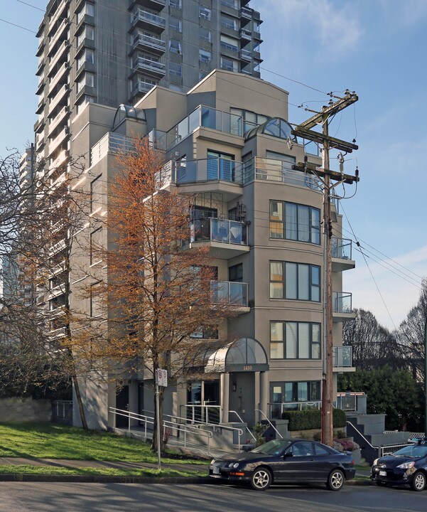 Il Faro in Vancouver, BC - Building Photo