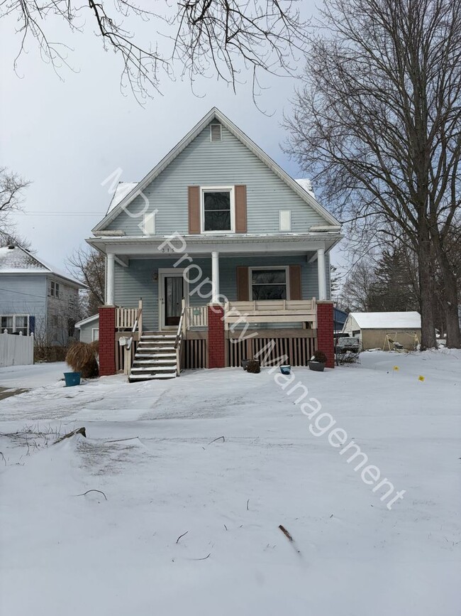 property at 315 S Oakley St