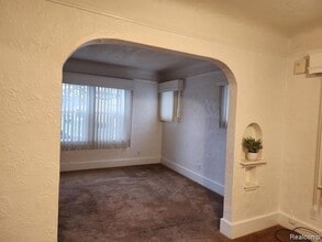 196 Bondale Ave in Pontiac, MI - Foto de edificio - Building Photo