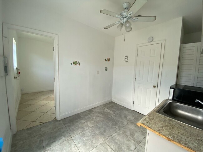 115 NE 192nd St in Miami, FL - Building Photo - Building Photo