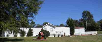 1762 Sockless Rd in Dandridge, TN - Building Photo