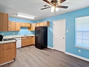 2841 Goldsmith St in San Antonio, TX - Foto de edificio - Building Photo