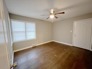 1413 S Sterling Ave in Independence, MO - Building Photo - Building Photo