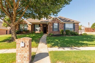 1817 Clear Summit Ln in Mansfield, TX - Building Photo - Building Photo