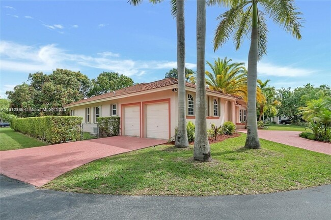 17117 SW 82nd Ct in Palmetto Bay, FL - Building Photo - Building Photo